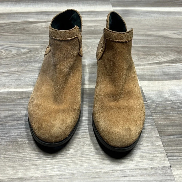 Sorel slip  on suede booties size 8.5 - Picture 3 of 12